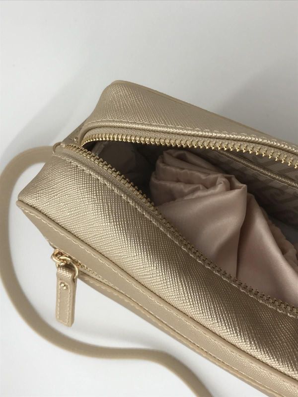 Liu Jo handtas goud (AA6153ES029 camera case light gold) - Stiletto Schoenen (Oudenaarde)