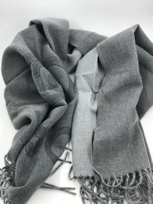 Liu Jo sjaal grijs (2F5023T0300 stola oval monogram grey cloud) - Stiletto Schoenen (Oudenaarde)